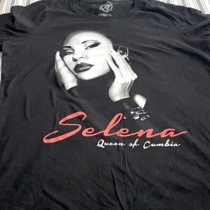 Selena Tee